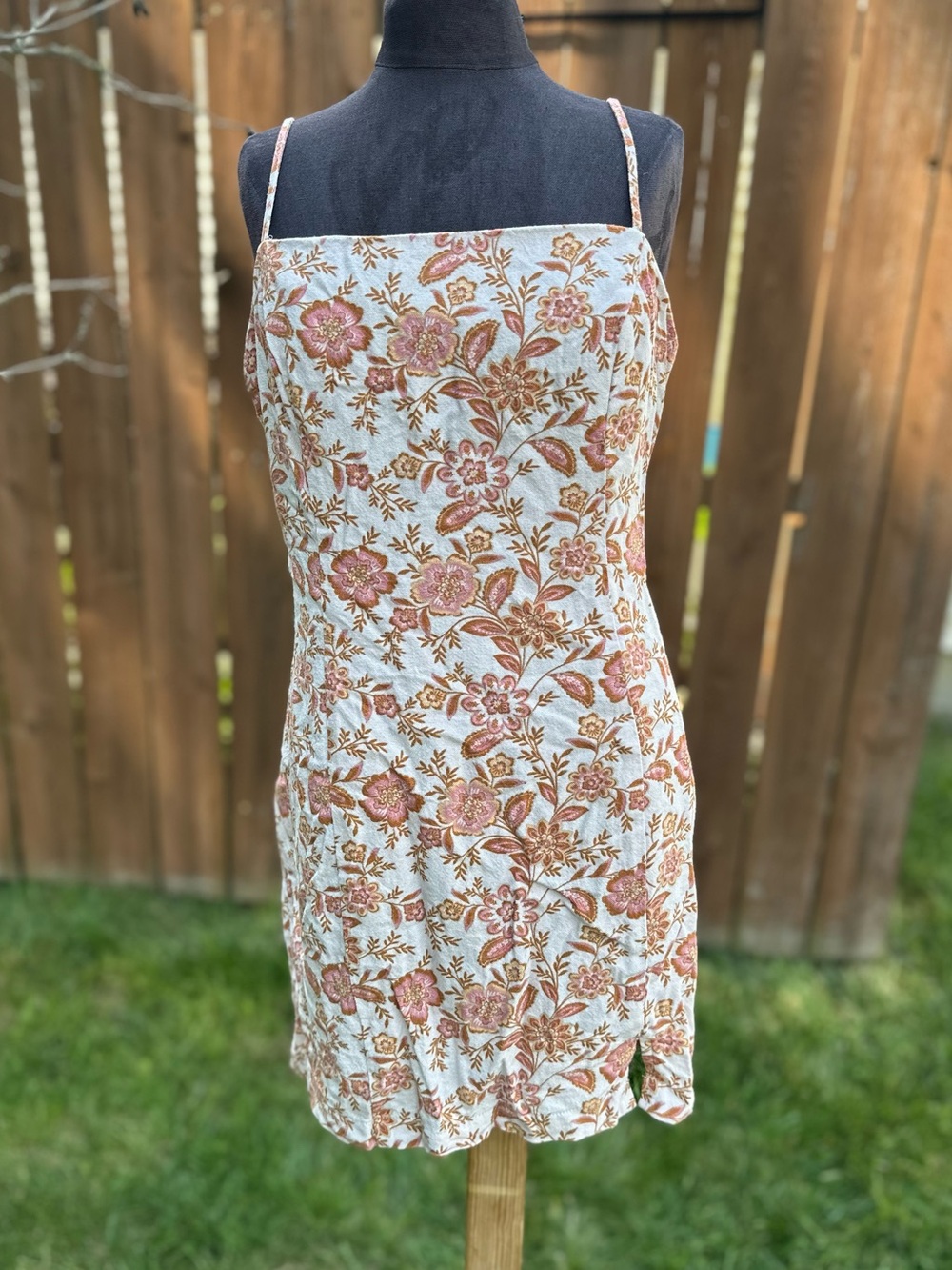 Lush Spaghetti-Strap Floral Mini Dress in White and Pink